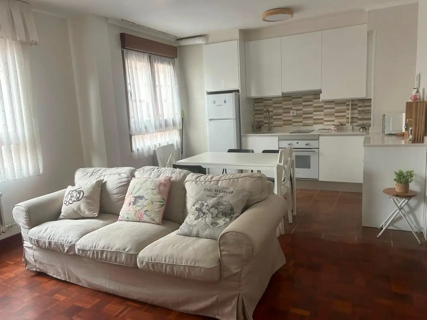 Wohnzimmer von Wohnung zur Miete in Gijón  mit Heizung, Parkett und Möbliert