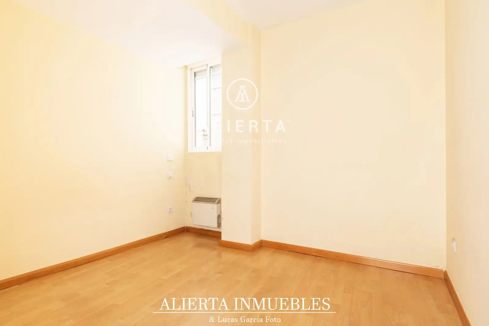 Bedroom of Flat for sale in Zaragoza  with Heating