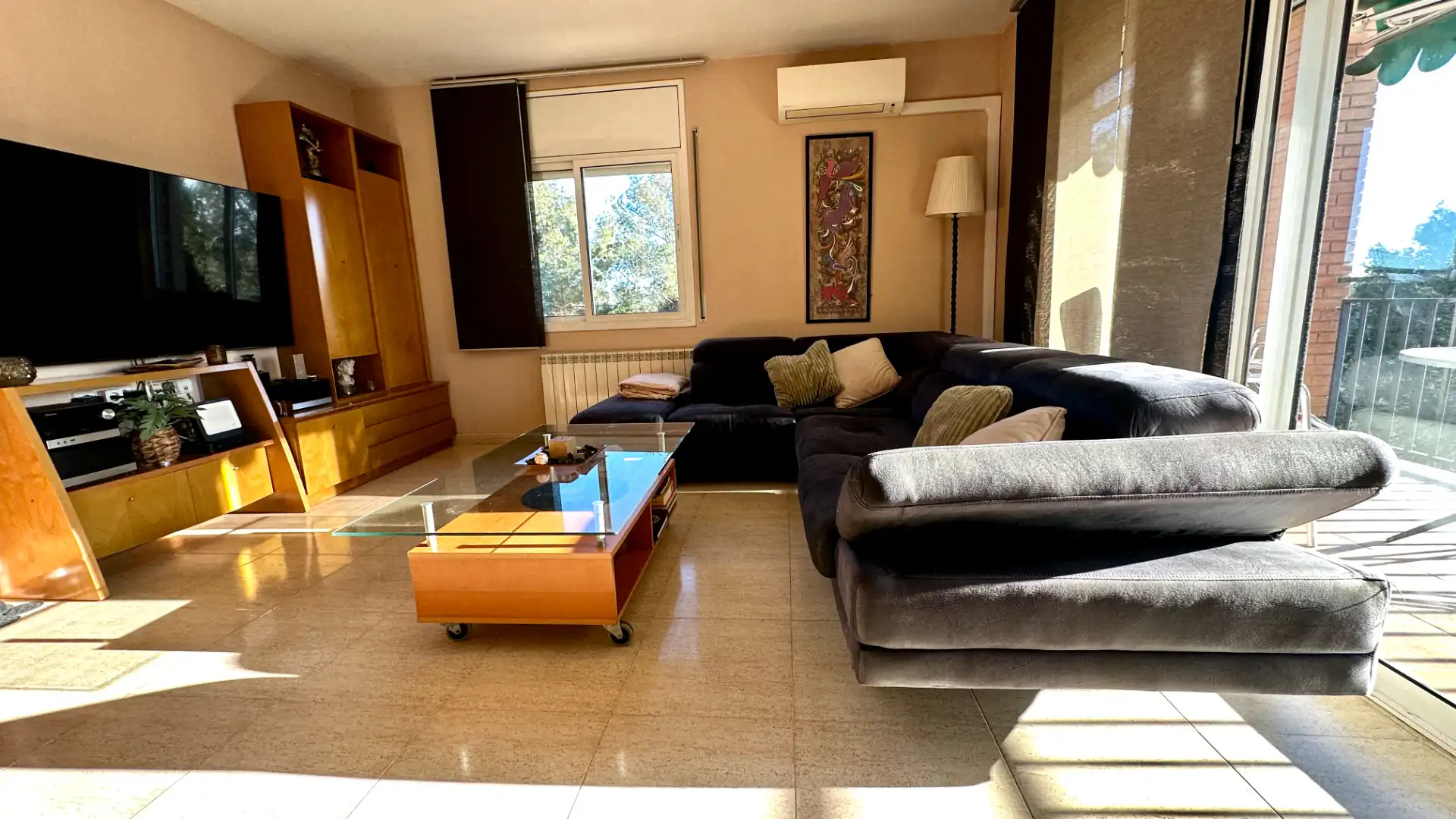 Sala d'estar de Casa o xalet en venda en Rubí amb Aire condicionat, Calefacció i Jardí privat