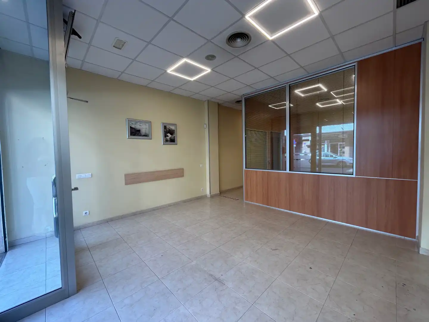 Business premises for sale in Carrer de Pere Badia, imagen 2