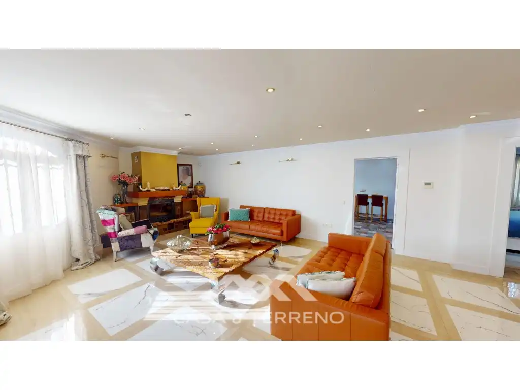 Sala d'estar de Casa o xalet en venda en Vélez-Málaga amb Piscina, Moblat i TV