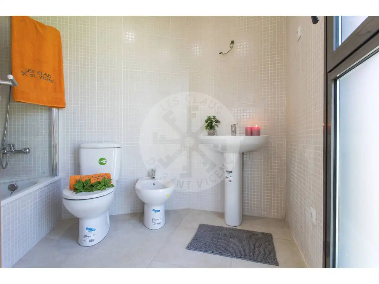 Bathroom of Flat for rent in Terrassa