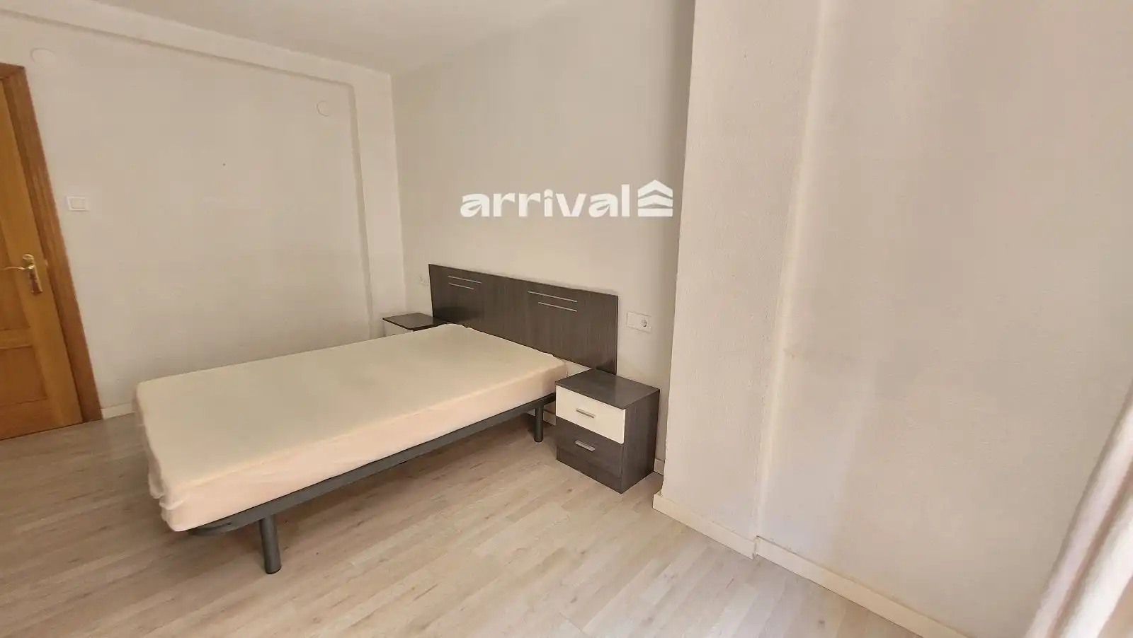 Dormitori de Pis en venda en Valencia amb Parquet, Terrassa i Moblat