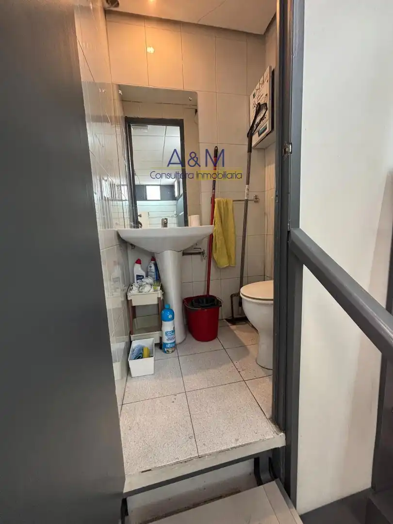 Baño de Local de alquiler en Valladolid con Aire acondicionado