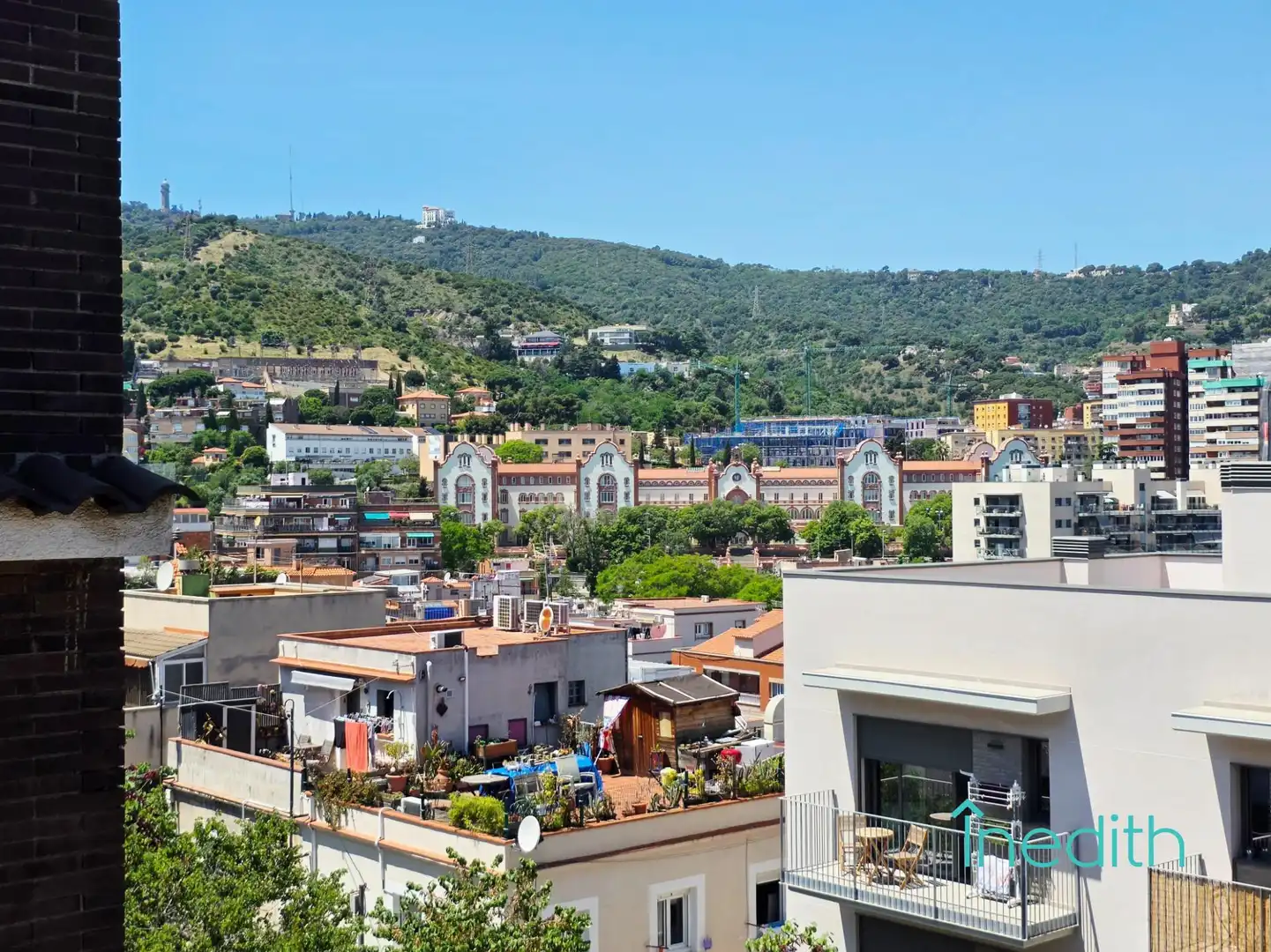Vista exterior de Casa o xalet en venda en Barcelona amb Aire condicionat, Calefacció i Terrassa
