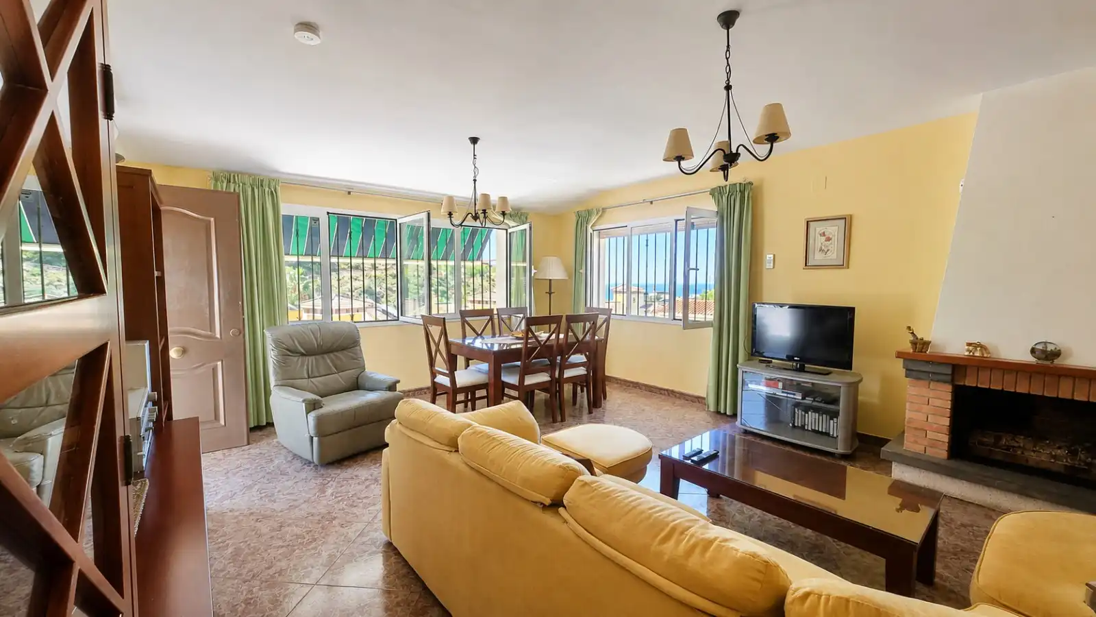 Sala d'estar de Casa o xalet en venda en Rincón de la Victoria amb Aire condicionat, Calefacció i Jardí privat