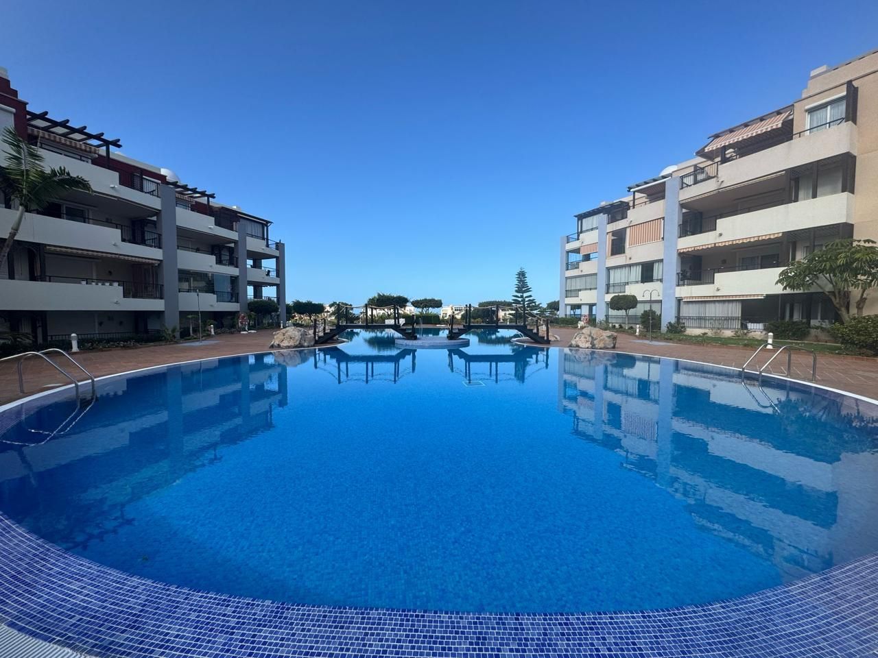 Piscina de Planta baixa en venda en Arona amb Terrassa i Piscina comunitària