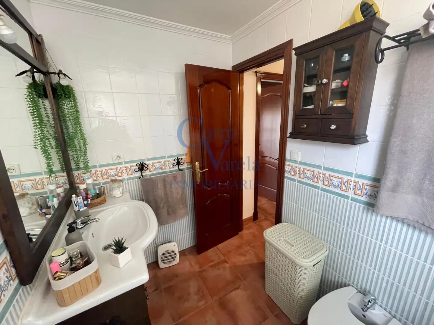 Badezimmer von Einfamilien-Reihenhaus zum Verkauf in Dos Hermanas mit Klimaanlage, Heizung und Abstellraum