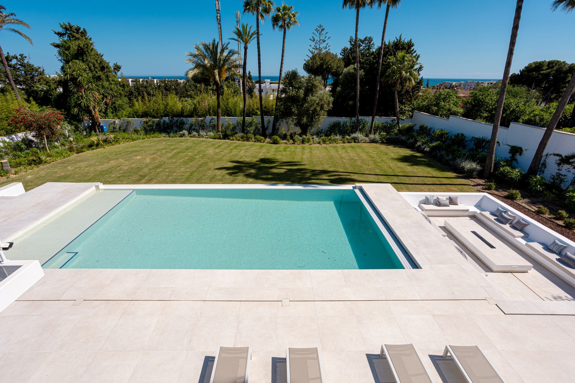 Swimming pool of House or chalet for sale in Estepona  with Air Conditioner, Heating and Private garden