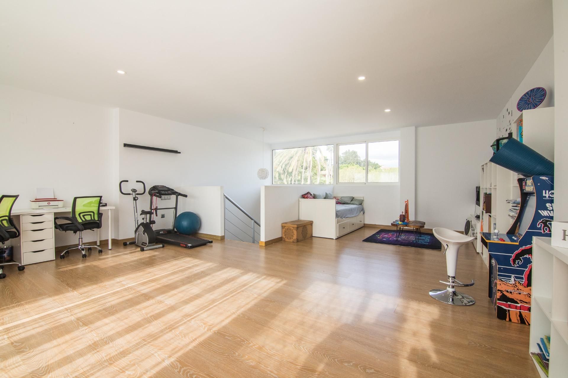 Haus oder Chalet zum Verkauf in Elche / Elx mit Klimaanlage, Privatgarten und Terrasse