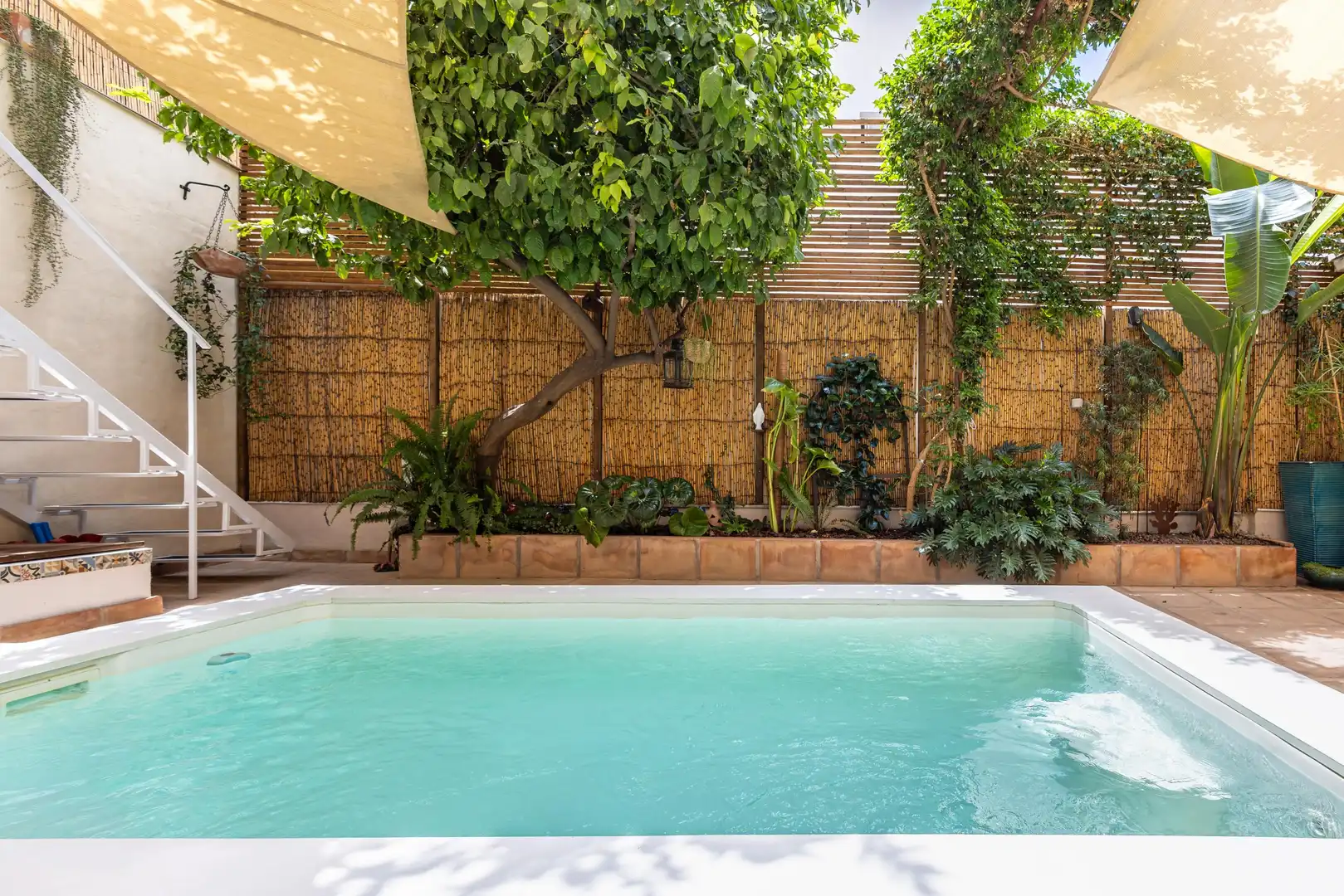 Piscina de Casa o xalet en venda en Málaga amb Aire condicionat, Calefacció i Jardí privat