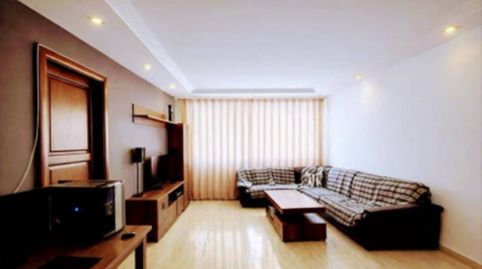 Venta de vivienda en planta baja con amplia terraza