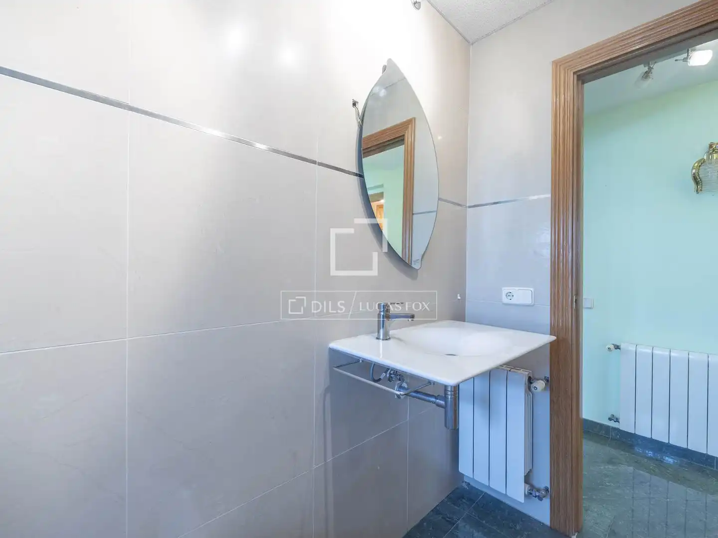 Bathroom of Houses for sale in La Pobla de Vallbona  with Air Conditioner, Heating and Private garden
