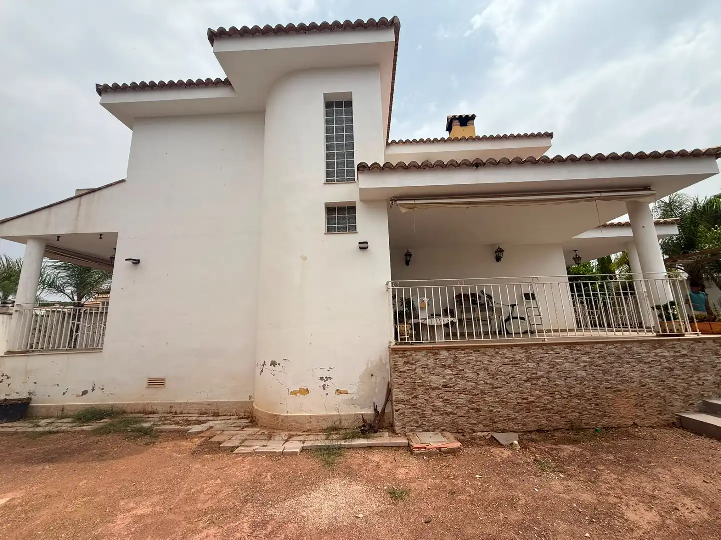 Vista exterior de Casa o xalet en venda en La Pobla de Vallbona amb Aire condicionat, Calefacció i Jardí privat
