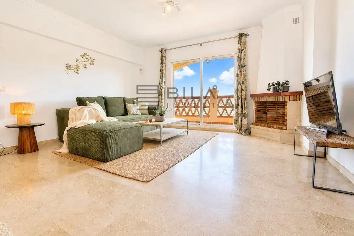 Sala d'estar de Casa adosada en venda en Mijas amb Traster, Piscina i Piscina comunitària