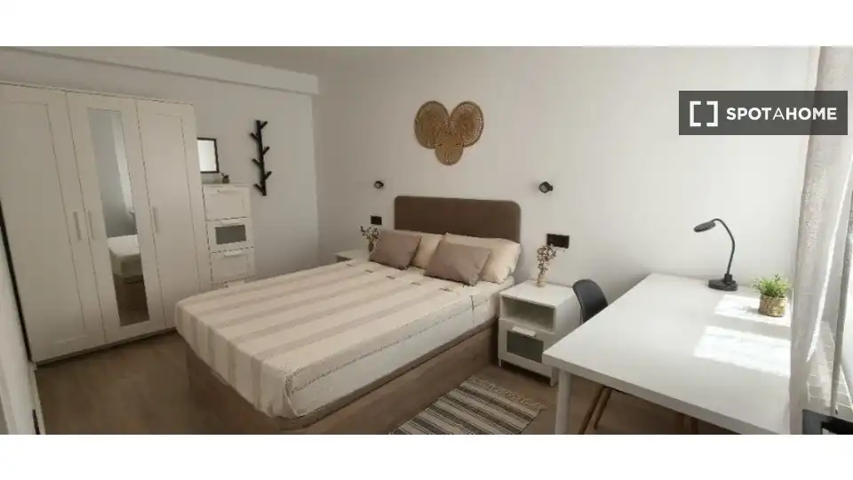 Habitación de Apartamento para compartir en Zaragoza con Aire acondicionado, Terraza y Amueblado