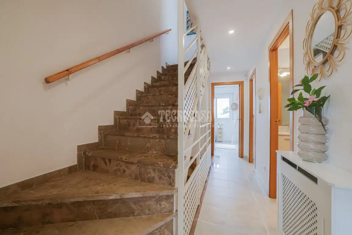 Einfamilien-Reihenhaus zum Verkauf in Terrassa mit Klimaanlage, Heizung und Terrasse