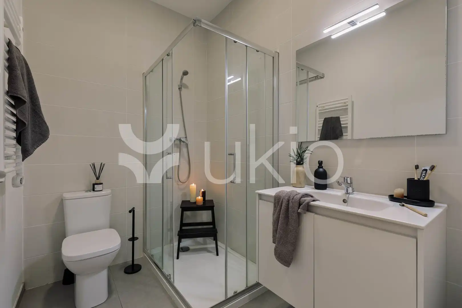 Bany de Apartament de lloguer en Barcelona amb Aire condicionat, Calefacció i Moblat