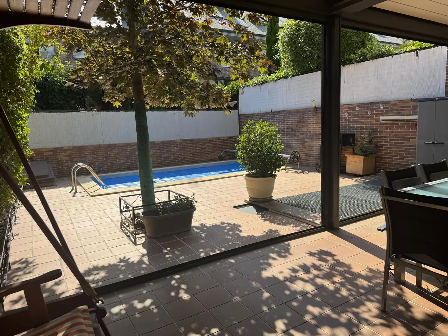 Piscina de Casa adosada en venta en Boadilla del Monte con Aire acondicionado, Calefacción y Jardín privado