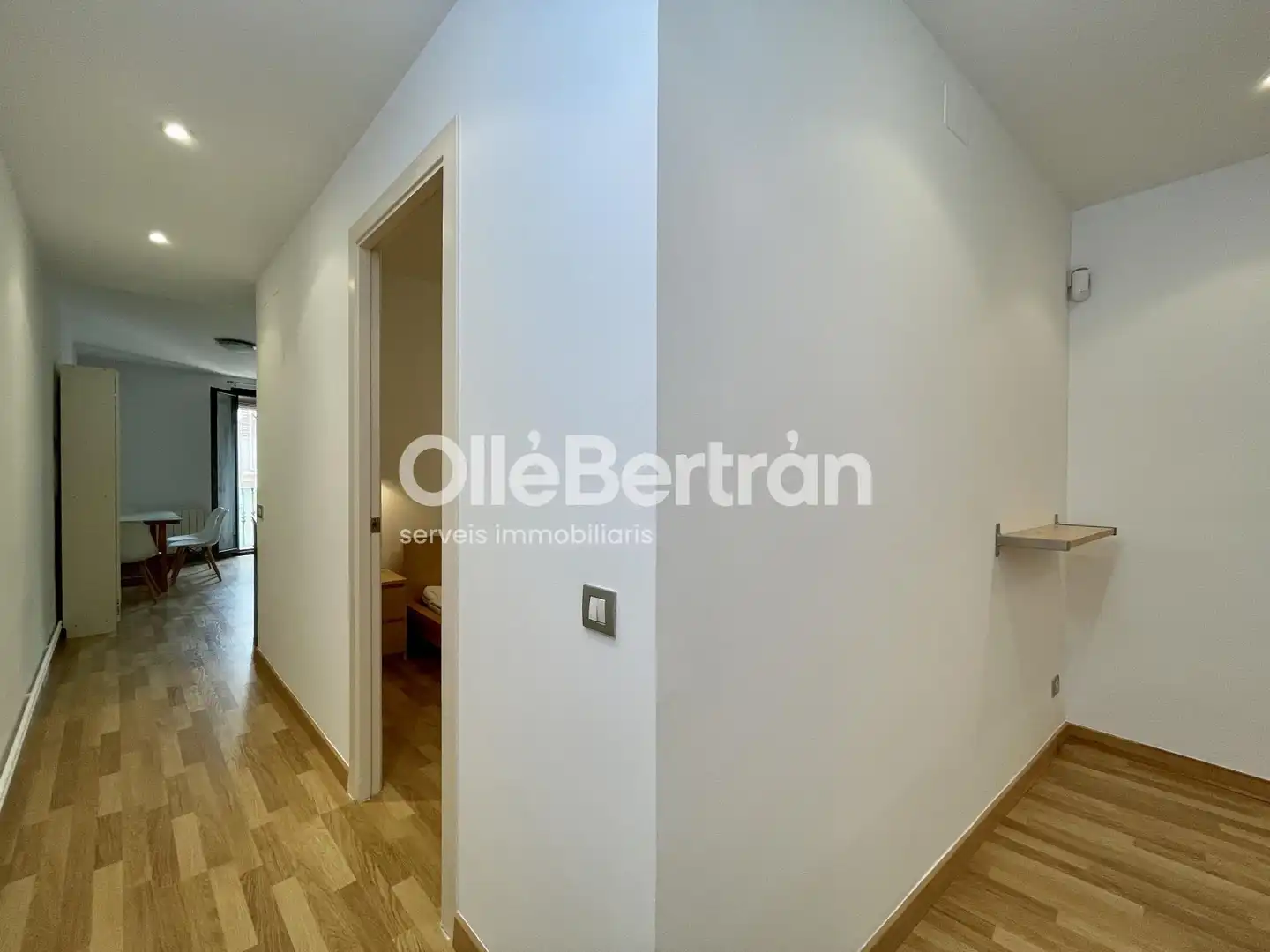 Flat for sale in Barcelona  with Air Conditioner, Heating and Oven