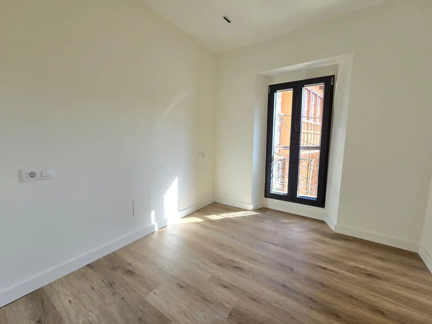 Bedroom of Flat for sale in Llanes