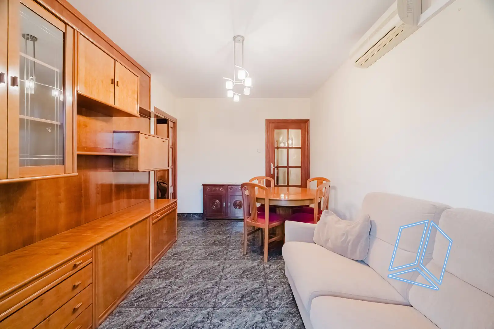 Sala de estar de Piso en venta en L'Hospitalet de Llobregat con Balcón