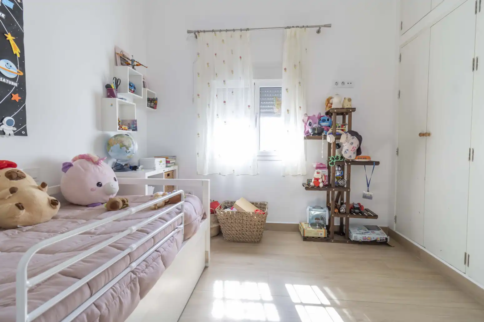 Habitación de Casa adosada en venta en Sevilla con Aire acondicionado, Trastero y Piscina