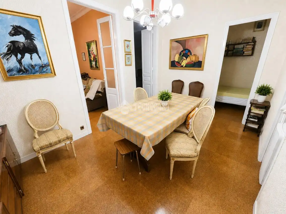 Comedor de Piso en venta en Barcelona con Calefacción y Terraza
