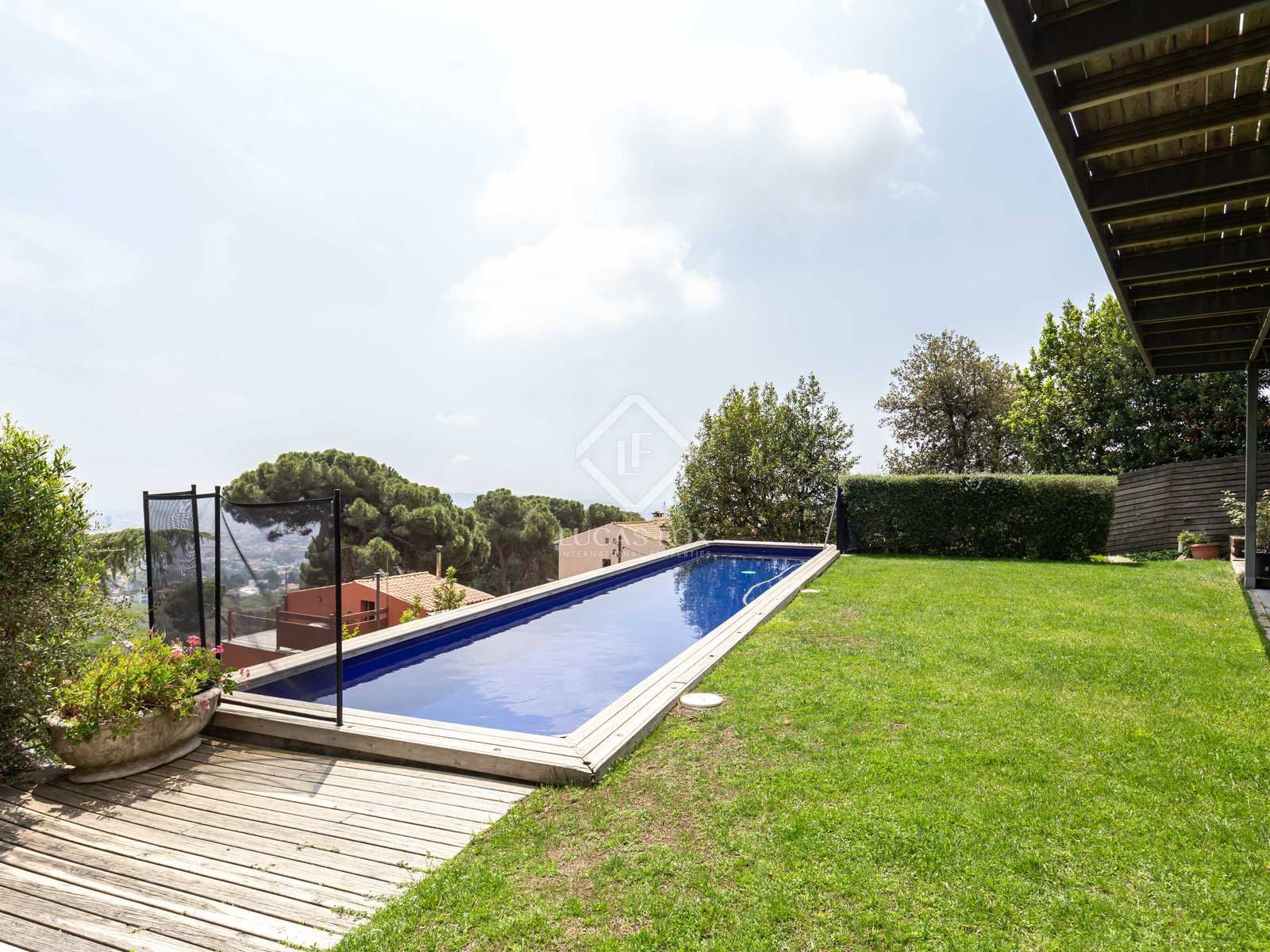 Swimming pool of House or chalet for sale in  Barcelona Capital  with Terrace