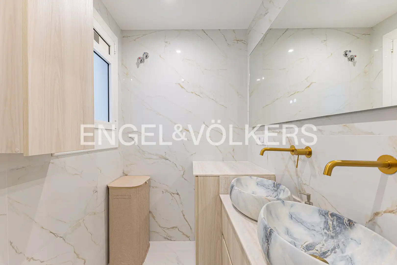 Bathroom of Flat for rent in Barcelona  with Air Conditioner, Heating and Parquet flooring