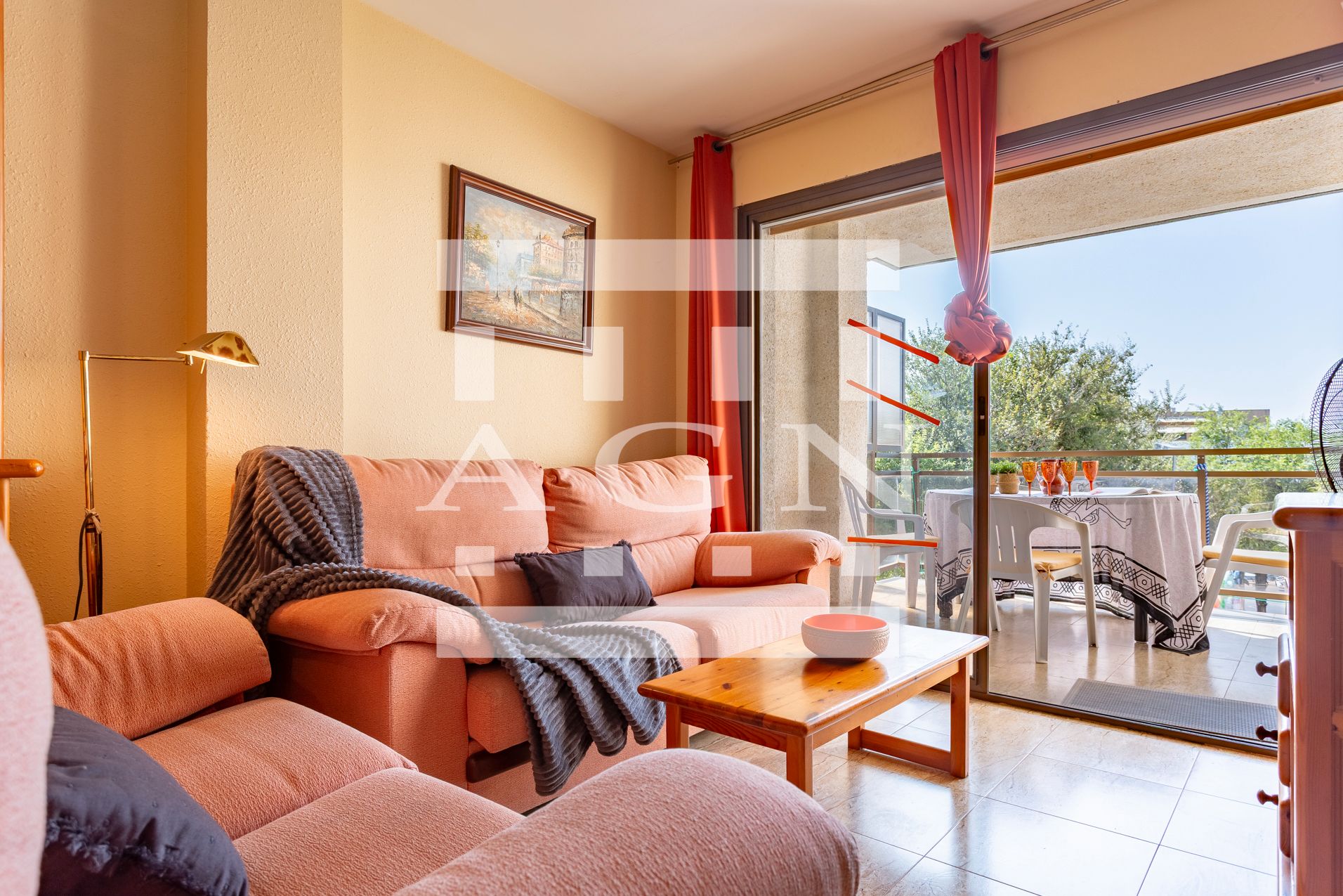 Sala d'estar de Pis en venda en Cambrils amb Aire condicionat, Terrassa i Moblat