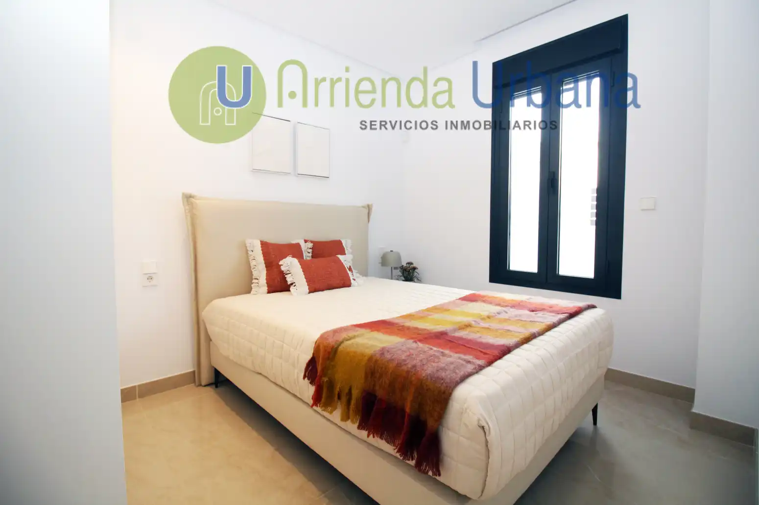 Dormitori de Casa adosada en venda en Santa Pola amb Aire condicionat, Calefacció i Jardí privat
