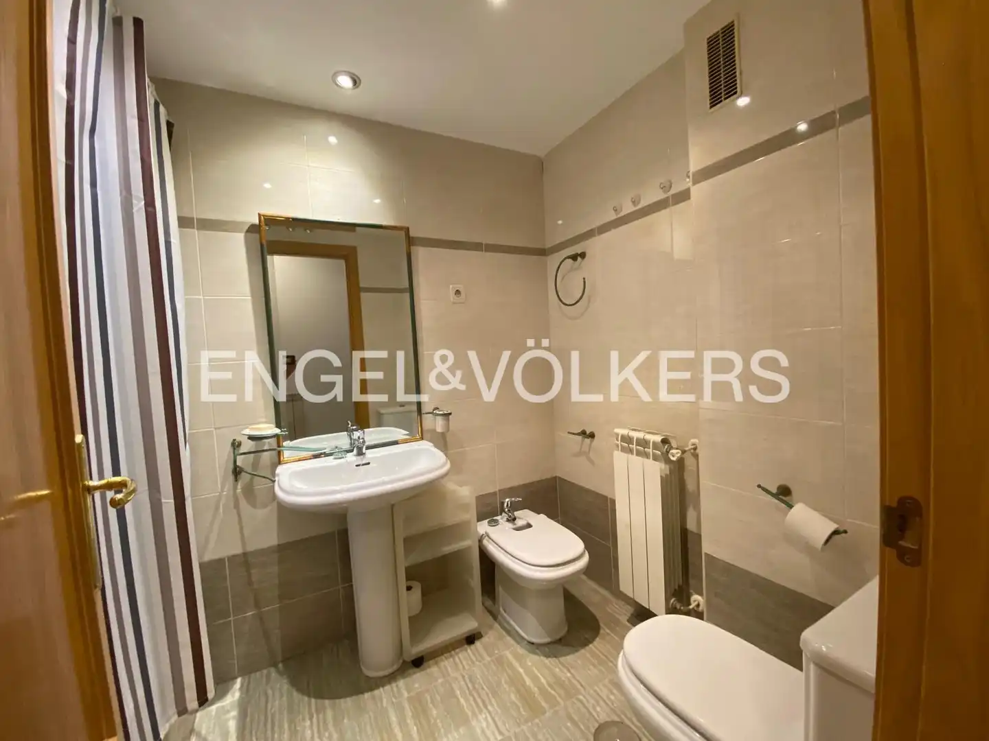 Badezimmer von Wohnung zur Miete in Pozuelo de Alarcón mit Klimaanlage, Heizung und Privatgarten