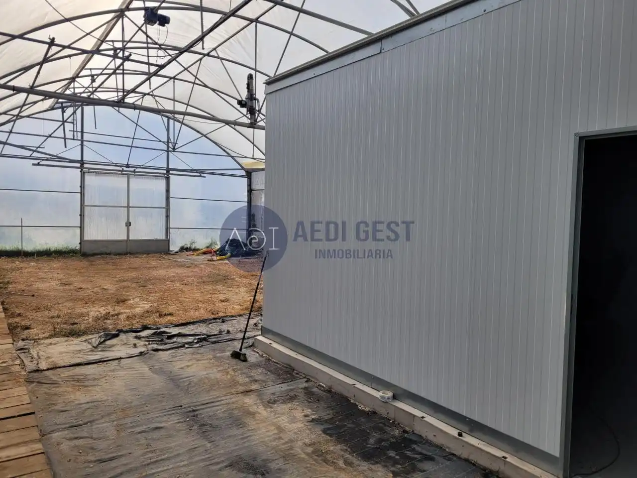 Industrial buildings for sale in Camos