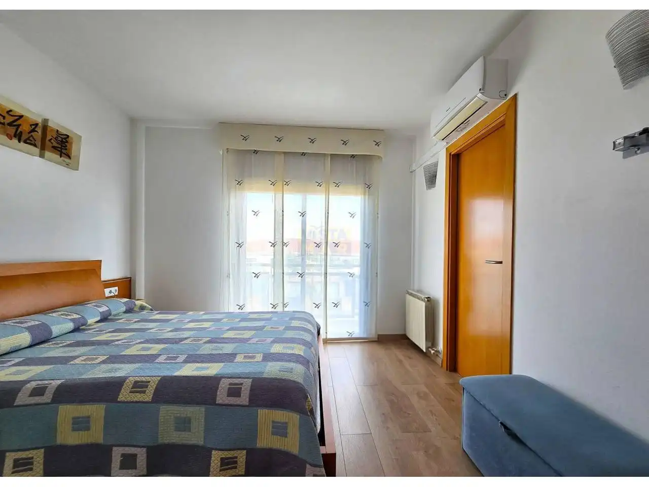 Habitación de Casa adosada en venta en Vilanova i la Geltrú con Aire acondicionado, Calefacción y Jardín privado