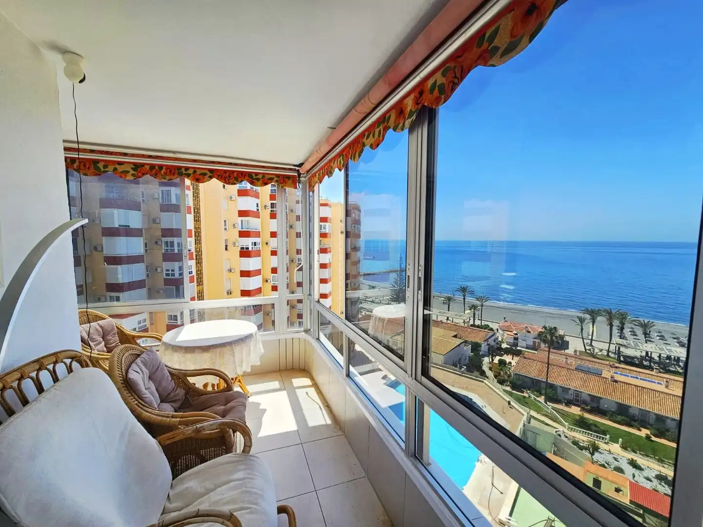 Habitación de Apartamento en venta en Torrox con Amueblado y Piscina comunitaria