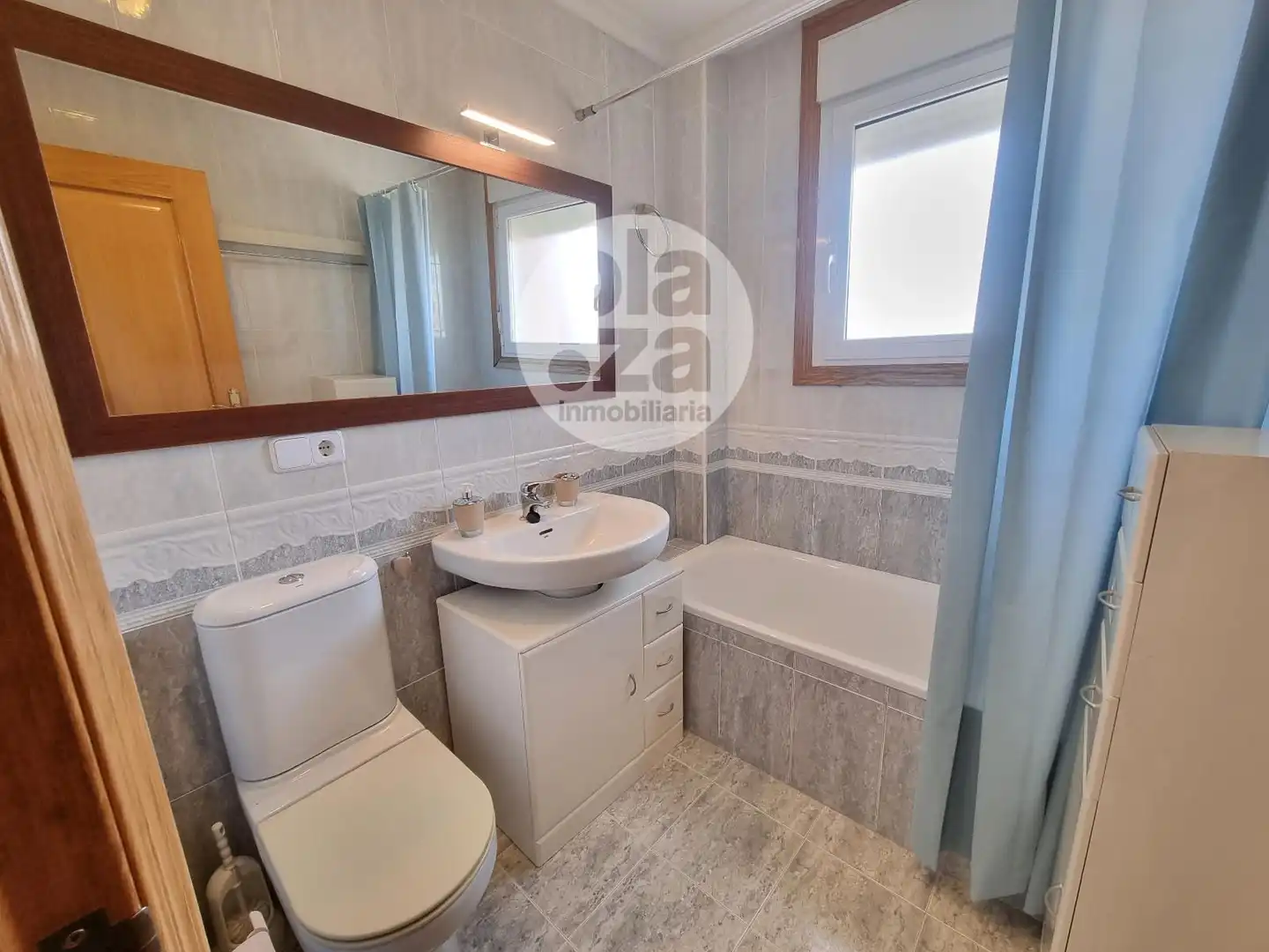 Baño de Casa adosada en venta en Burgos con Calefacción y Jardín privado