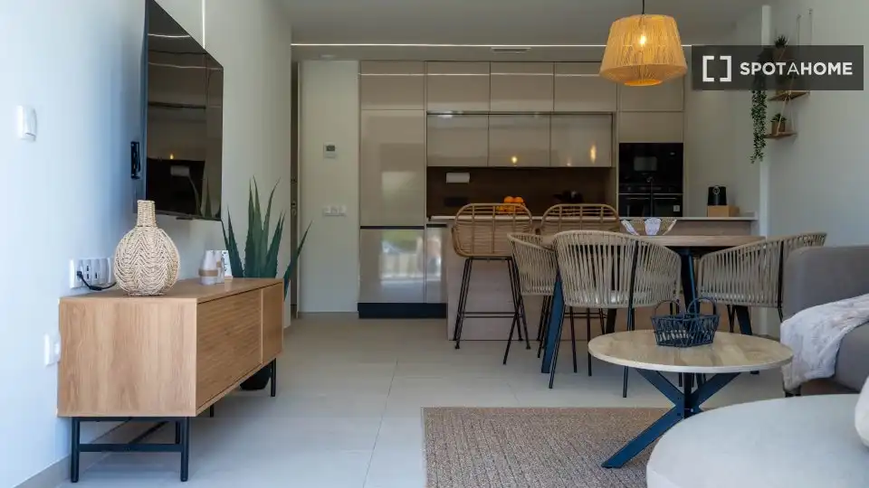 Cuina de Apartament per a compartir en Torrevieja amb Aire condicionat, Calefacció i Terrassa