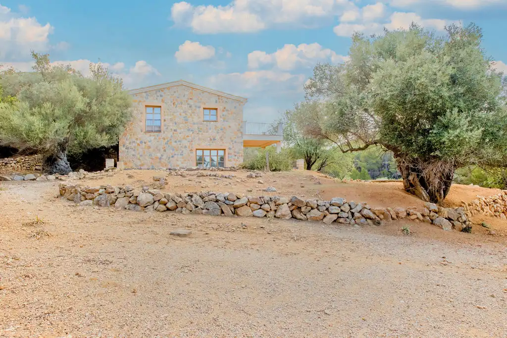 Vista exterior de Casa o xalet en venda en Andratx amb Piscina comunitària