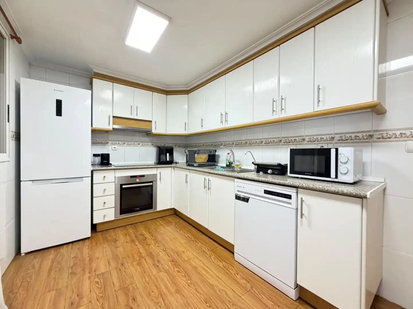 Cocina de Piso de alquiler en Alicante / Alacant con Aire acondicionado, Amueblado y Piscina comunitaria