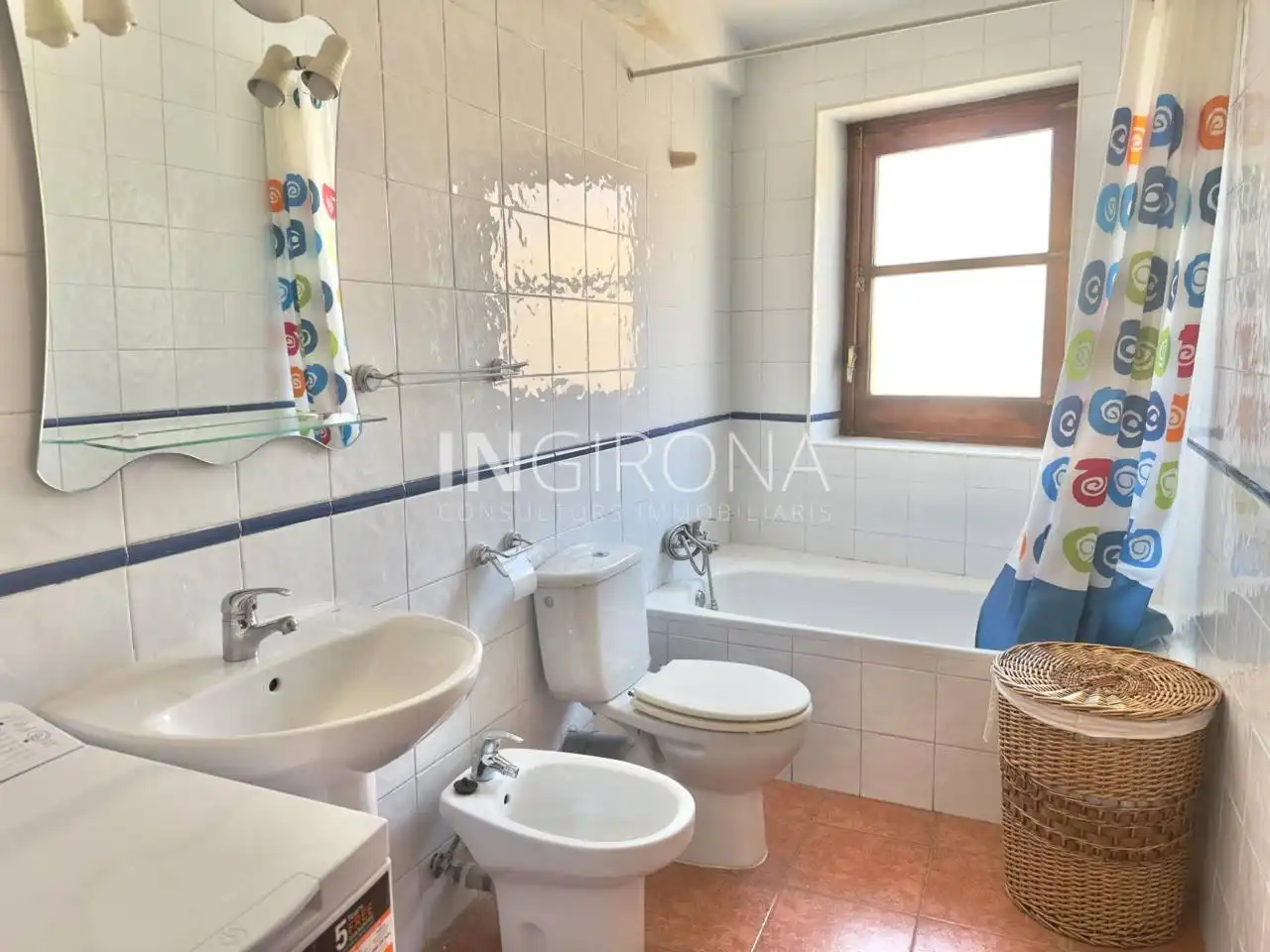 Baño de Piso de alquiler en Girona con Calefacción, Amueblado y Balcón
