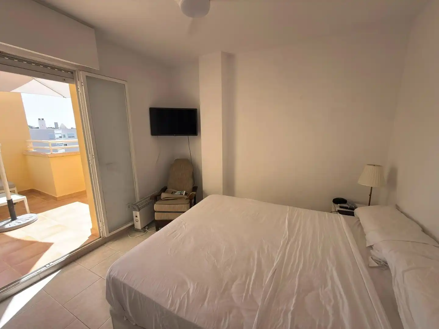 Schlafzimmer von Dachboden zur Miete in Alicante / Alacant mit Klimaanlage und Gemeinschaftspool