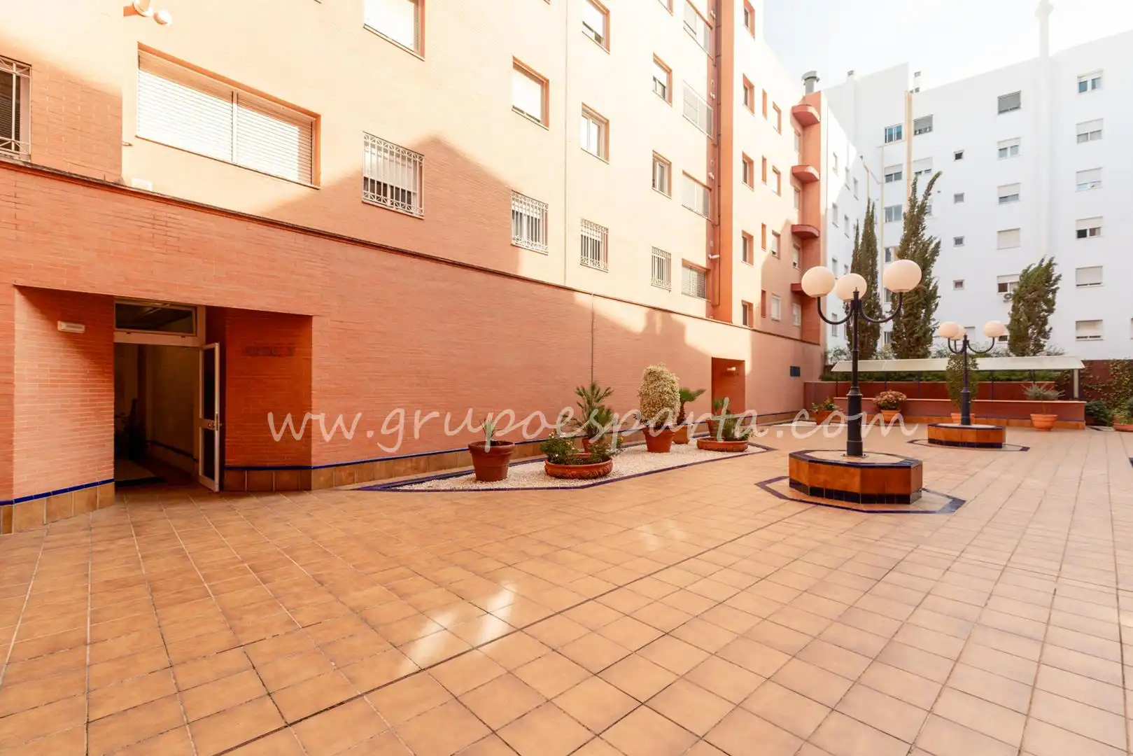 Exterior view of Flat for sale in Sevilla  with Air Conditioner and Terrace