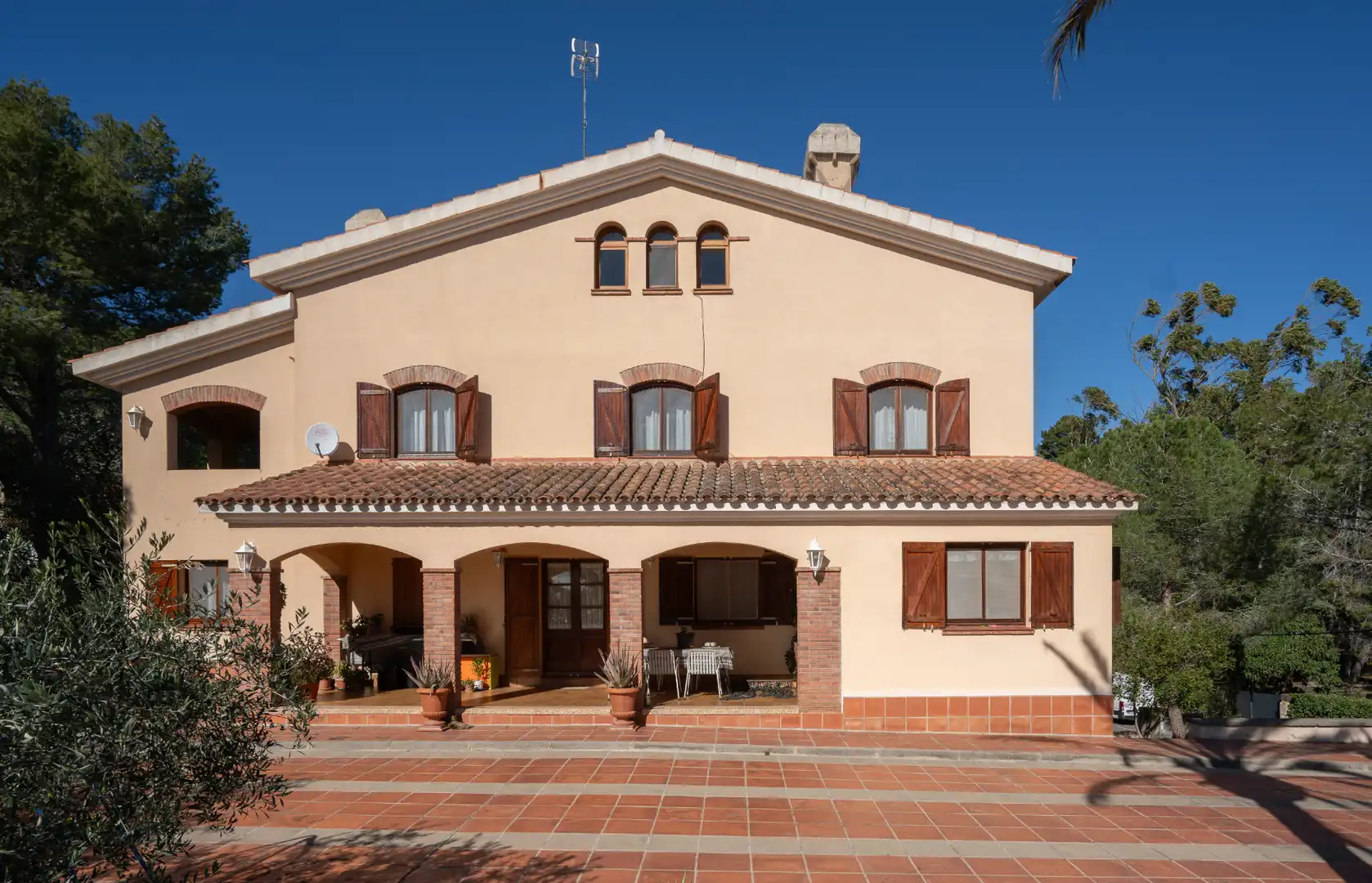 Vista exterior de Casa o xalet en venda en Almoster amb Calefacció, Jardí privat i Moblat