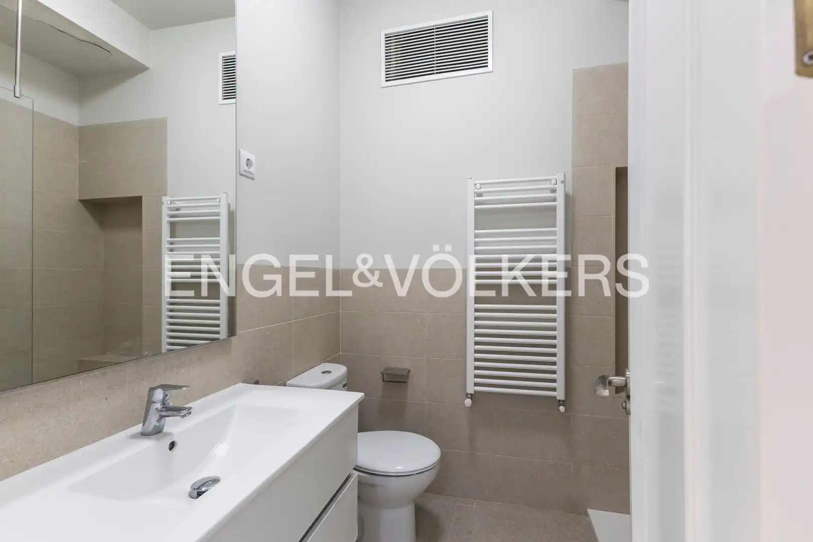 Badezimmer von Wohnung zur Miete in Madrid mit Klimaanlage, Heizung und Parkett