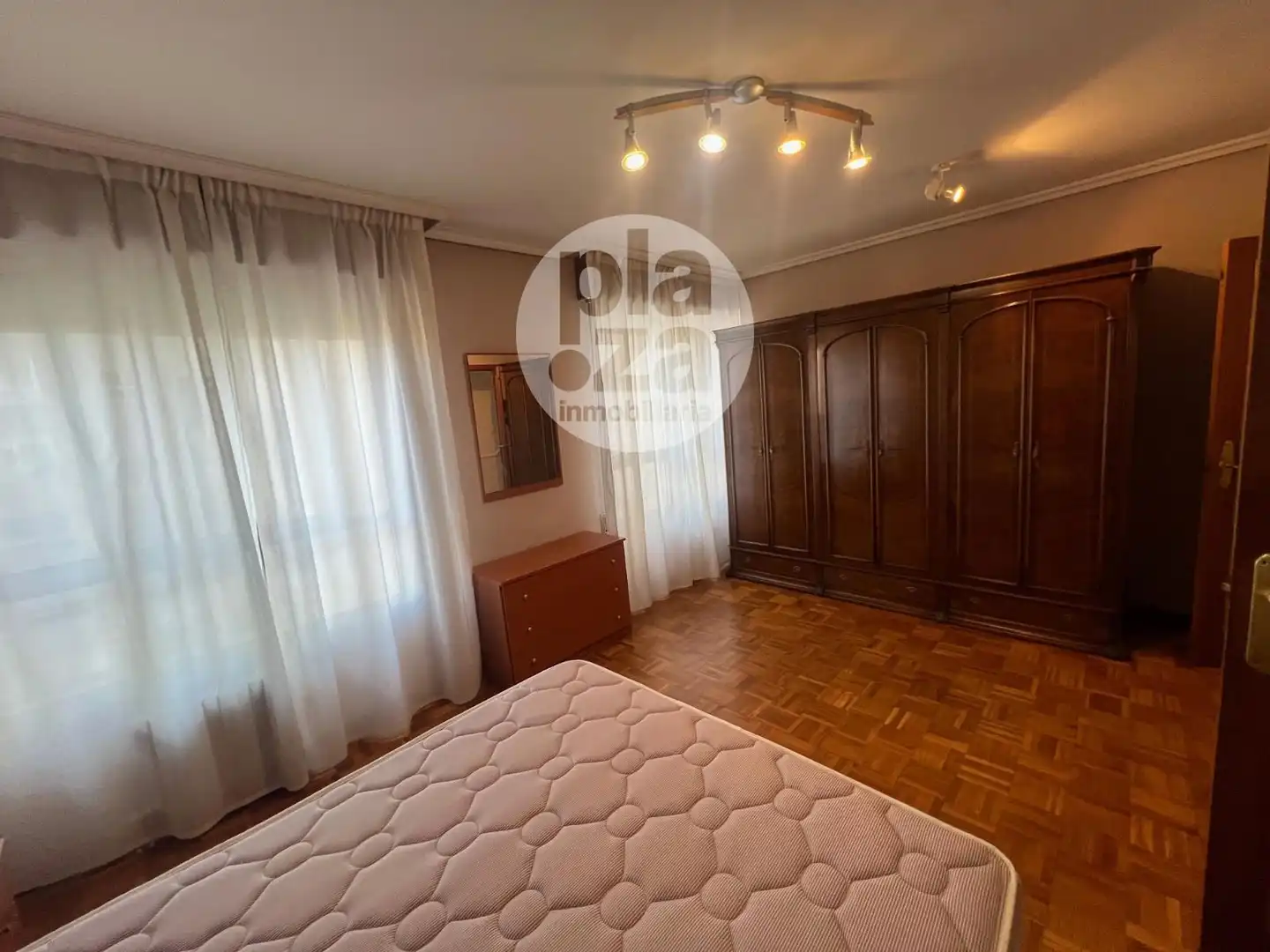 Habitación de Piso de alquiler en Burgos con Calefacción, Terraza y Trastero