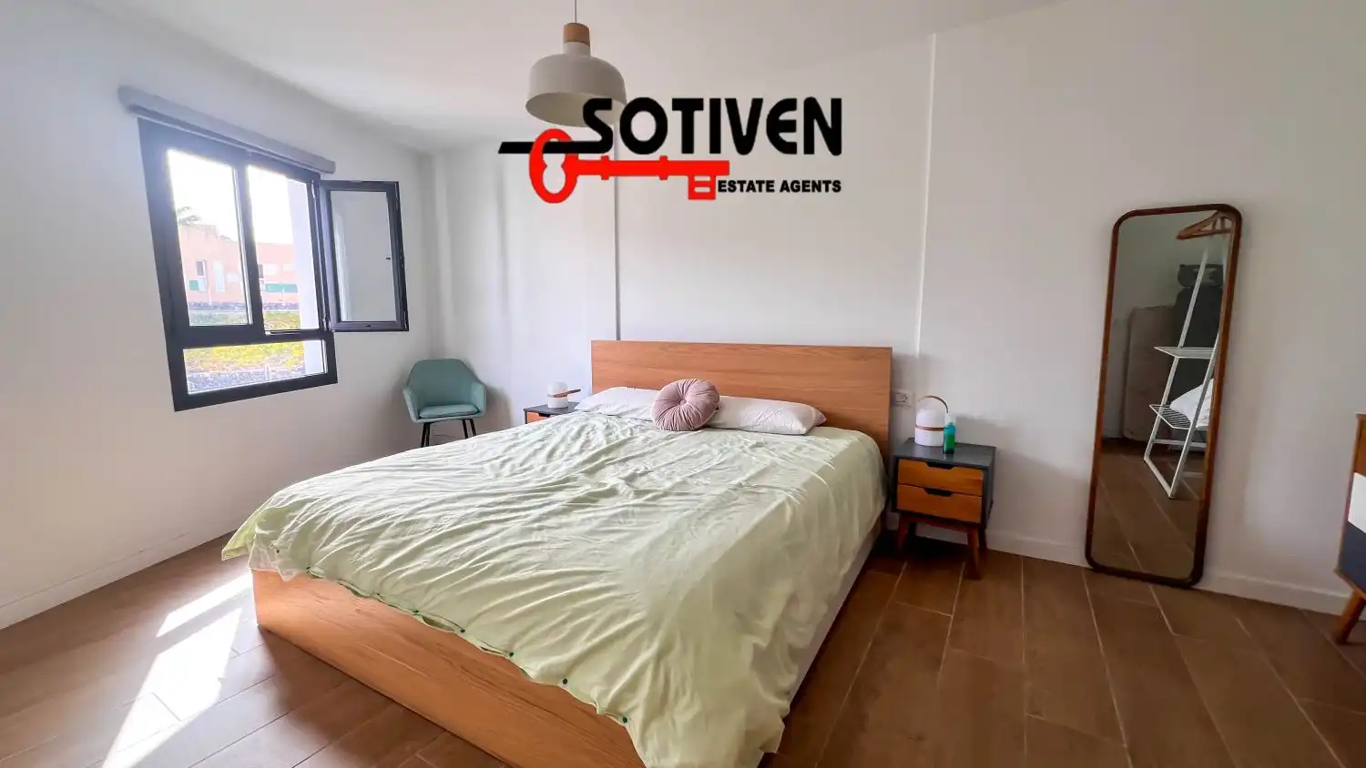 Dormitori de Casa adosada en venda en Guía de Isora amb Terrassa