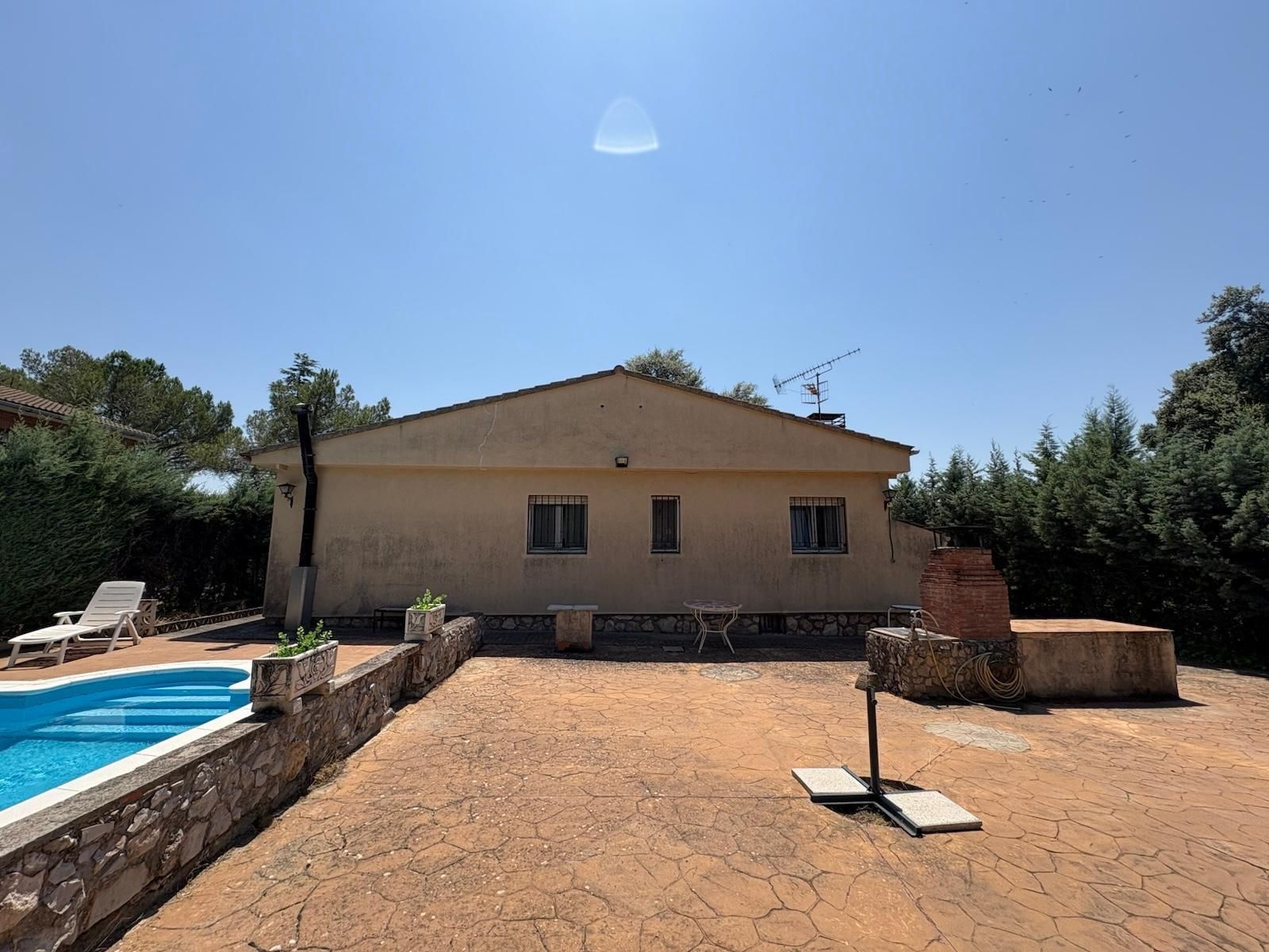 Exterior view of House or chalet for sale in Fuentenovilla  with Heating, Private garden and Swimming Pool