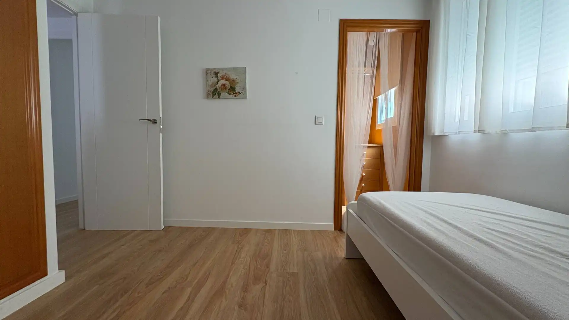 Schlafzimmer von Dachboden zur Miete in Paterna mit Klimaanlage, Heizung und Terrasse