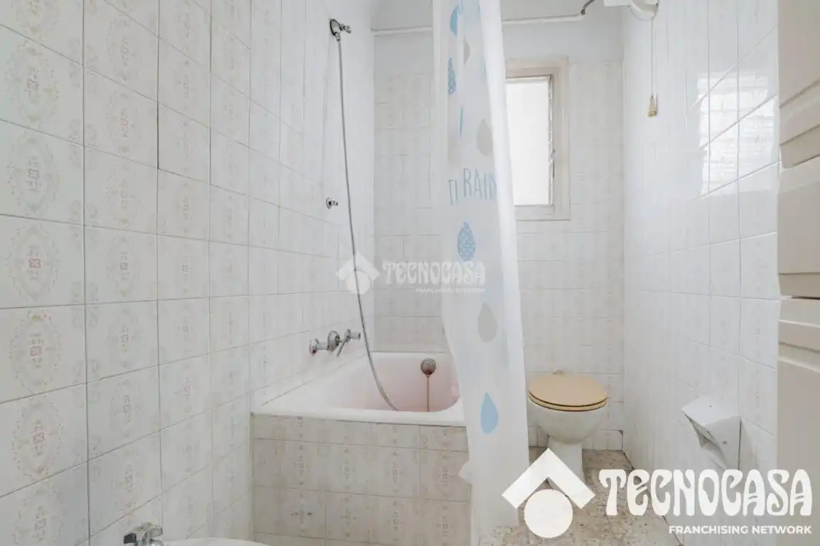 Bathroom of Flat for sale in Barcelona  with Heating and Terrace